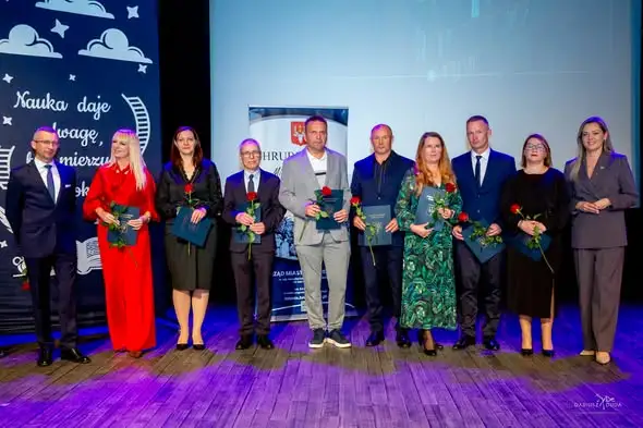 Hrubieszów: Miejski Dzień Edukacji Narodowej z kabaretowym akcentem SP nr 2