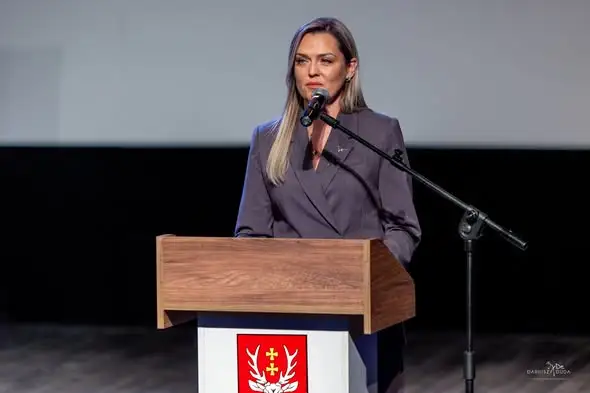 Hrubieszów: Miejski Dzień Edukacji Narodowej – podziękowania i kabaretowy występ SP nr 2