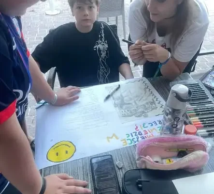 Uczniowie z Erasmus+ odkrywają smaki i kulturę Grecji na targu w Leptokarii