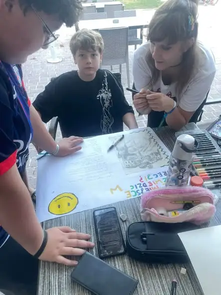 Uczniowie z Erasmus+ odkrywają smaki i kulturę Grecji na targu w Leptokarii