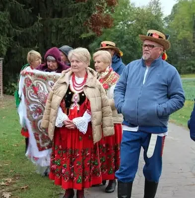 Historyczny Dzień Seniora w Jankach. Potomkowie z Sarzyny spotkali się po latach
