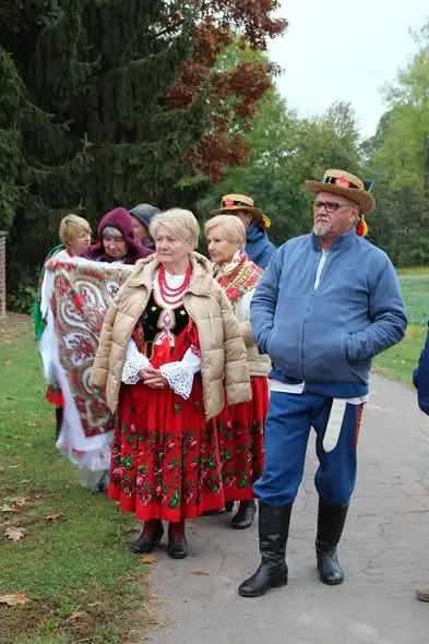 Historyczny Dzień Seniora w Jankach. Potomkowie z Sarzyny spotkali się po latach