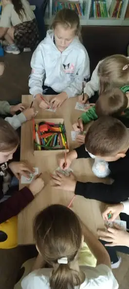 Biblioterapia w świetlicy: dzieci odkrywały supermoce i uczyły się współpracy