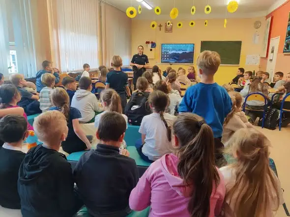 Uczniowie z Hrubieszowa uczą się bezpieczeństwa na drodze w ramach akcji „Odblaskowa Szkoła 2026”